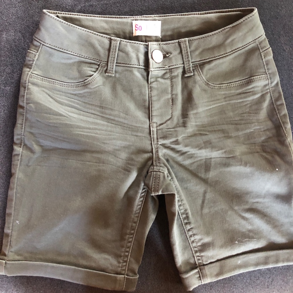 Army green Bermuda shorts from SO